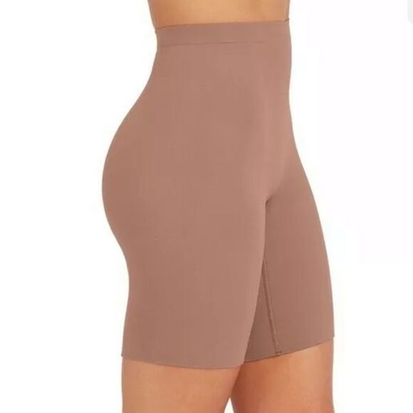 🆕 SPANX Higher Power short cafe au lait - Picture 2 of 5